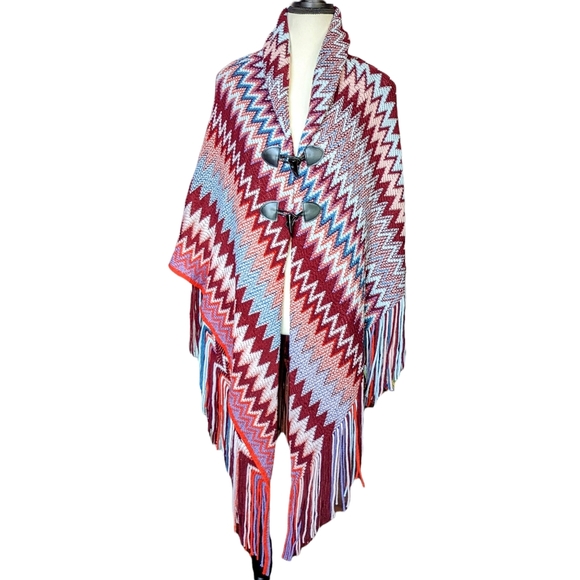NWT Burgundy Sweater Knit Cape Fringe Topper Toggle Poncho One Size - Picture 1 of 7